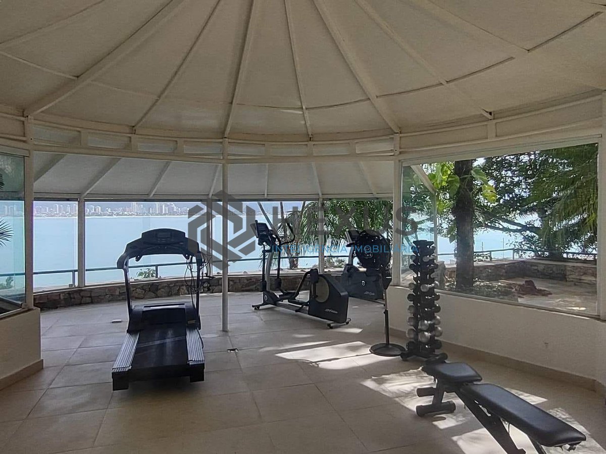 Foto 25 de Apartamento frente mar com varanda e lazer na Praia da Enseada, Guarujá