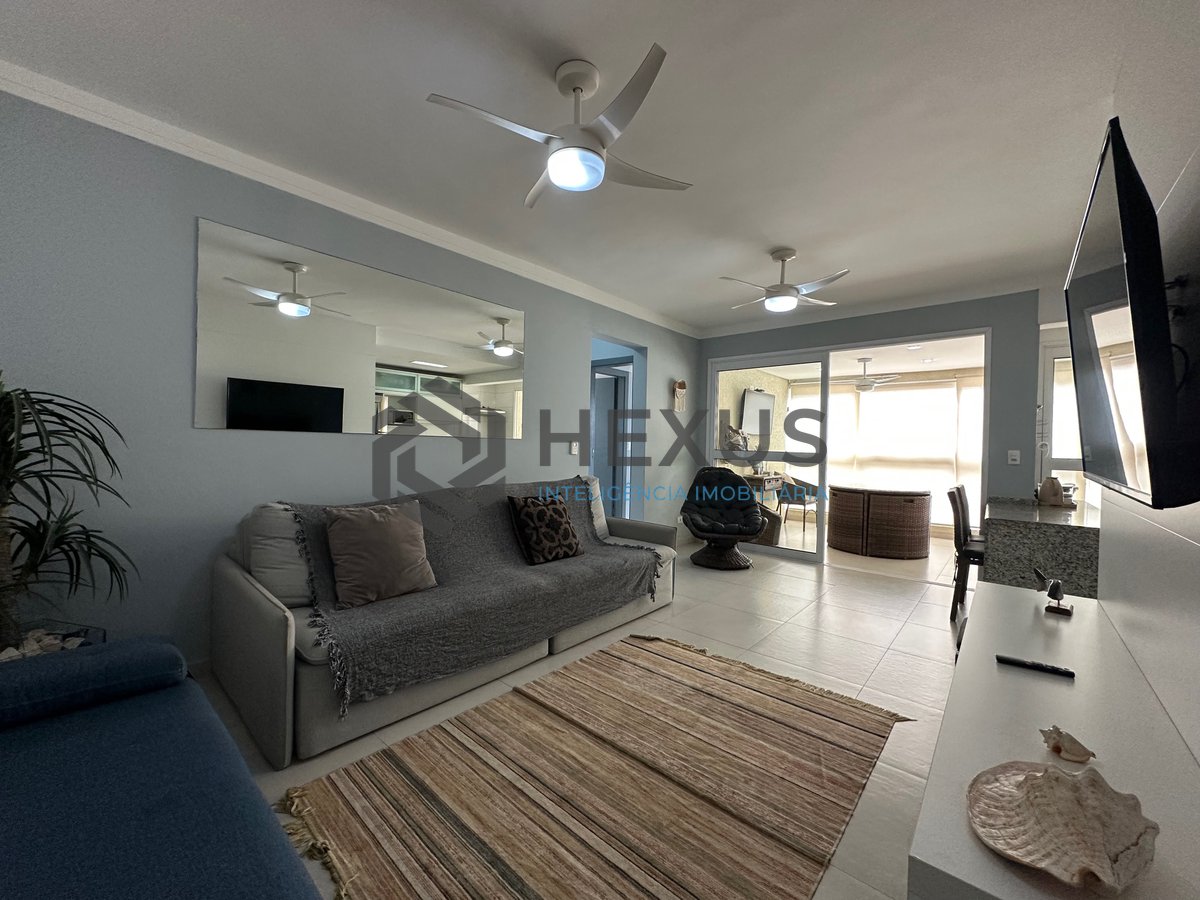 Foto 3 de Apartamento com varanda gourmet reformado e lazer na região do Tortugas da Praia da Enseada, Guarujá