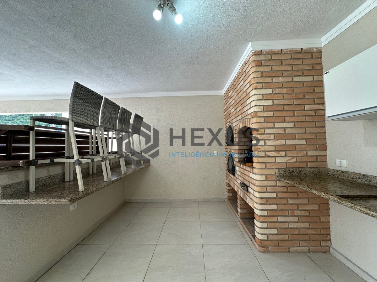 Foto 26 de Apartamento com varanda gourmet reformado e lazer na região do Tortugas da Praia da Enseada, Guarujá