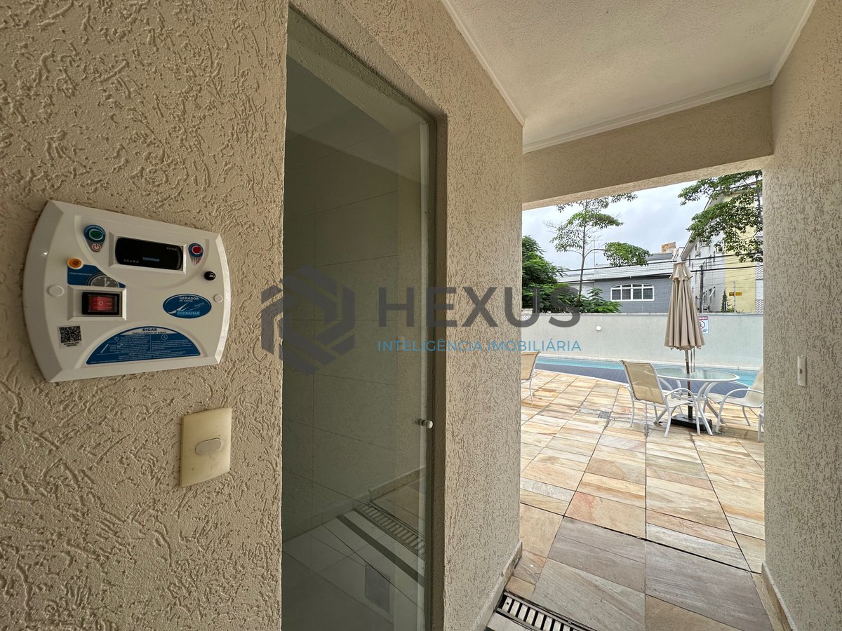 Foto 27 de Apartamento com varanda gourmet reformado e lazer na região do Tortugas da Praia da Enseada, Guarujá