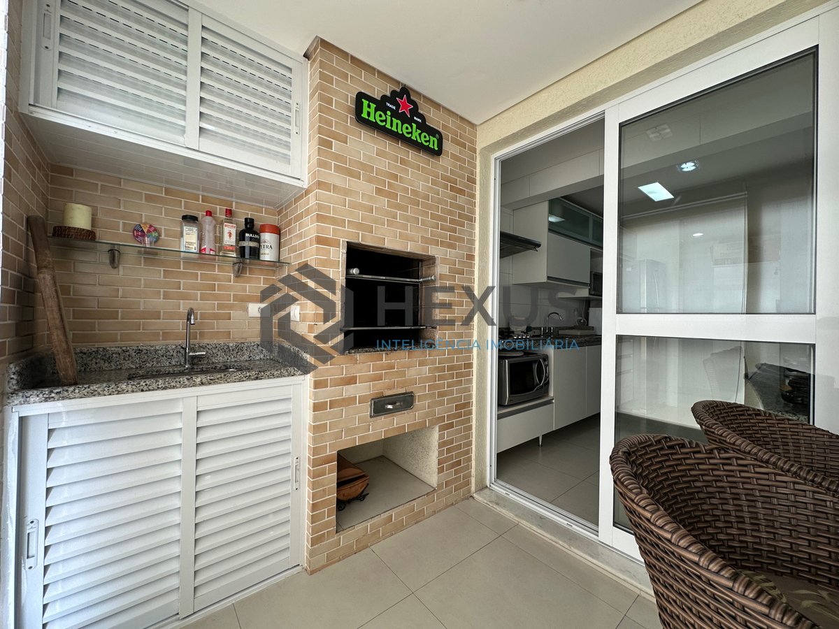 Foto 9 de Apartamento com varanda gourmet reformado e lazer na região do Tortugas da Praia da Enseada, Guarujá