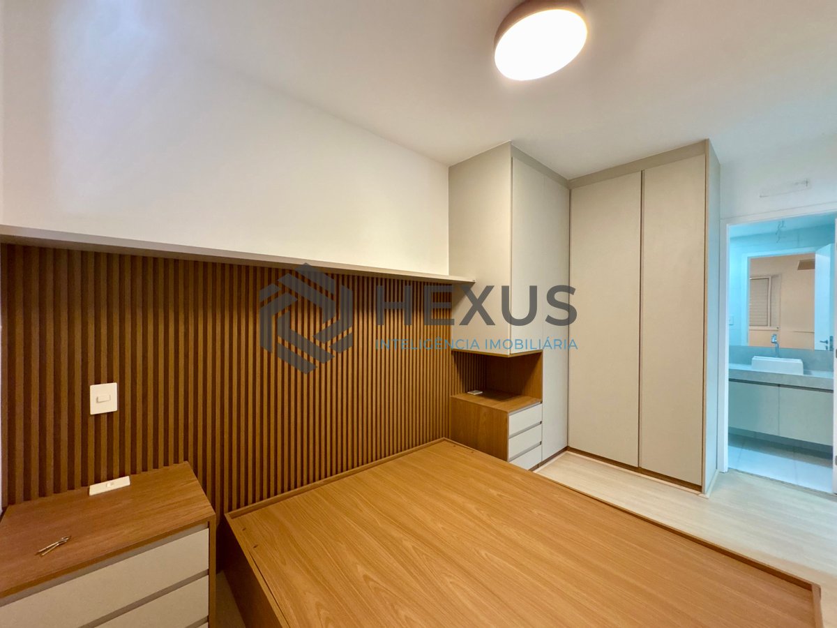Foto 16 de Apartamento reformado com varanda gourmet vista mar e lazer na Praia da Enseada, Guarujá