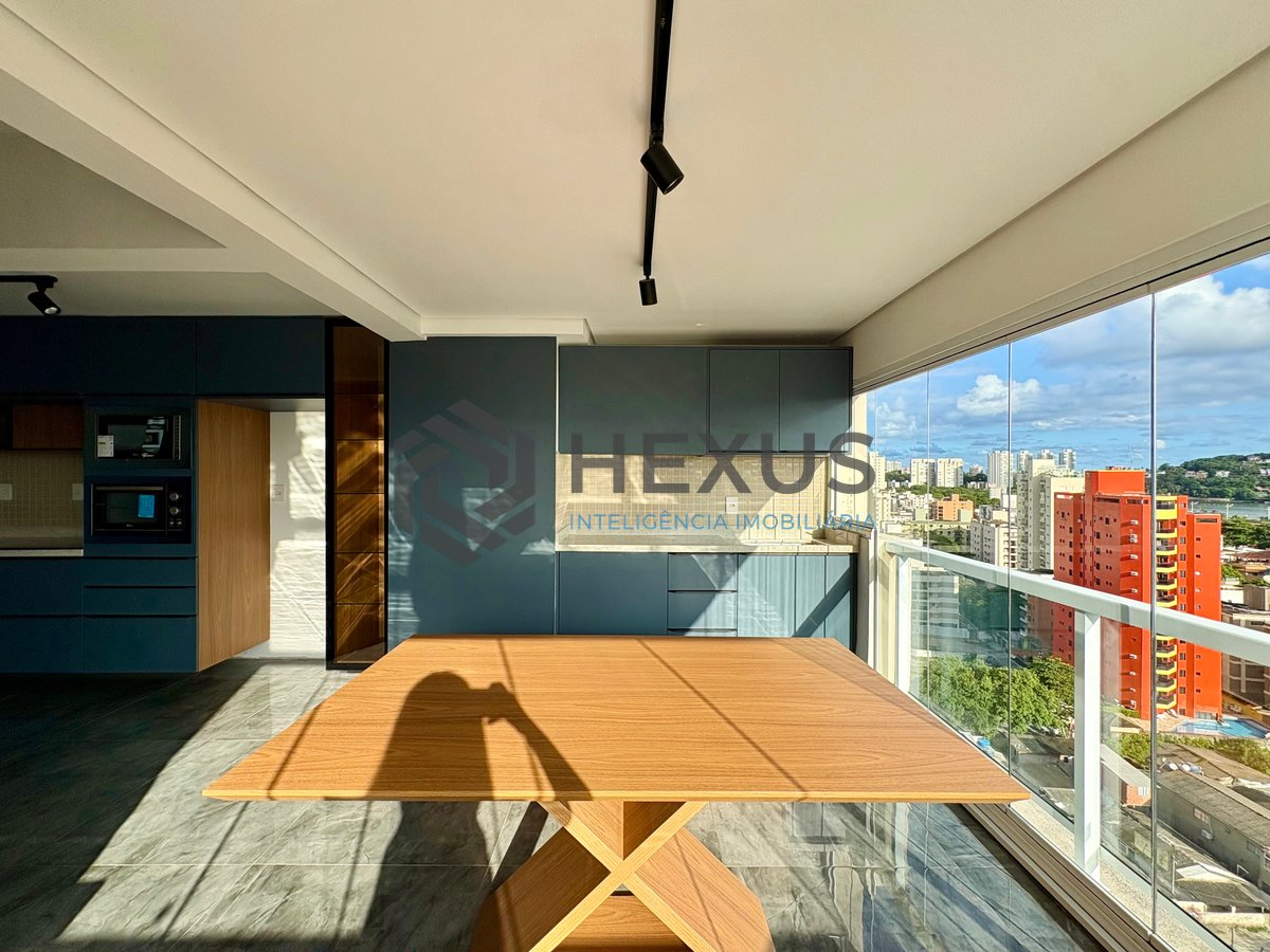 Foto 4 de Apartamento reformado com varanda gourmet vista mar e lazer na Praia da Enseada, Guarujá