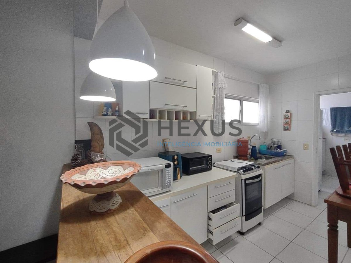 Foto 14 de Apartamento com varanda na Praia da Enseada, Guarujá