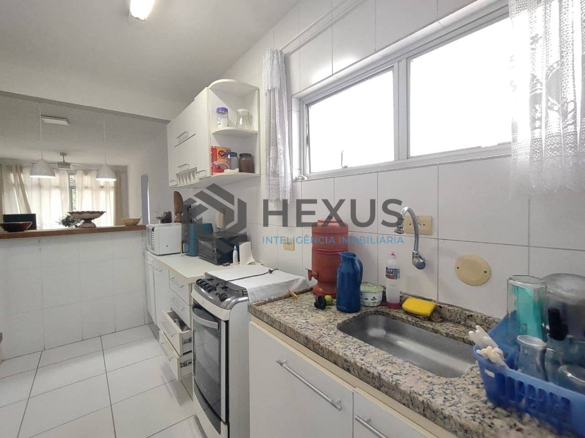 Foto 15 de Apartamento com varanda na Praia da Enseada, Guarujá