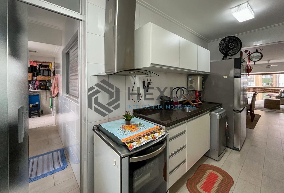 Foto 14 de Apartamento com varanda varanda e lazer na beira mar das Pitangueiras, Guarujá
