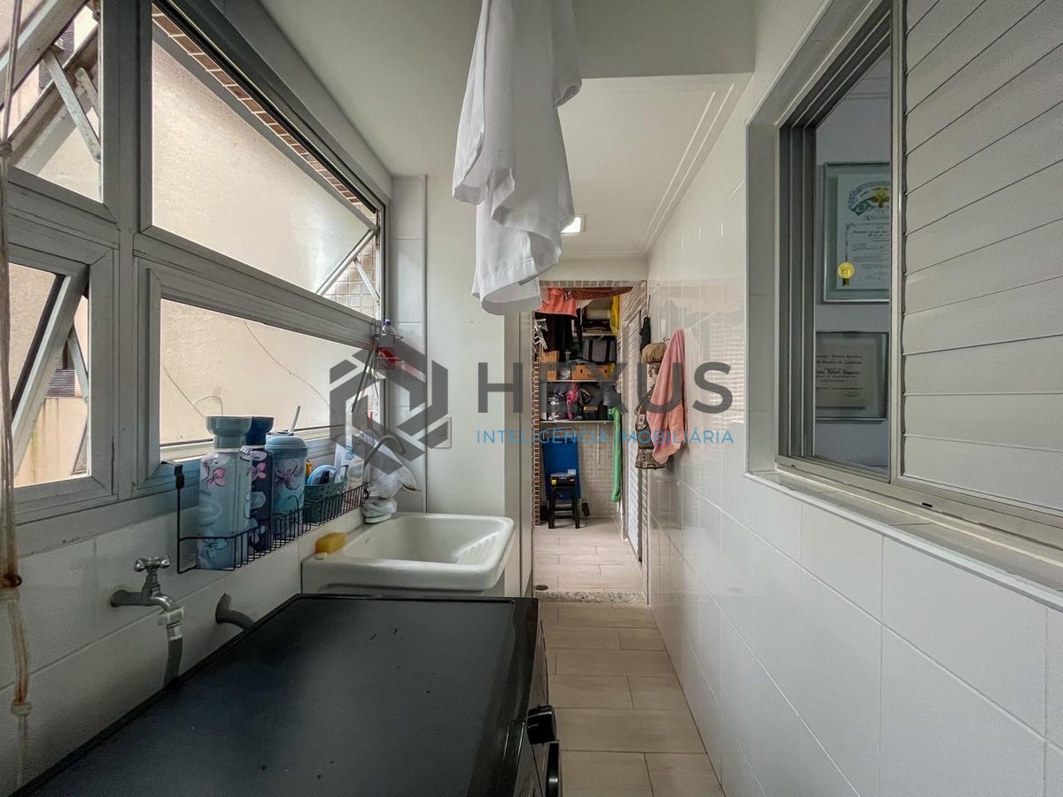 Foto 15 de Apartamento com varanda varanda e lazer na beira mar das Pitangueiras, Guarujá