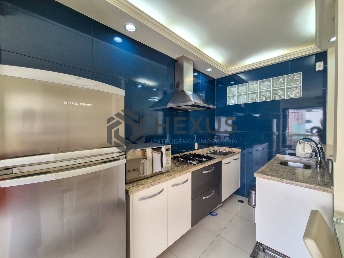 Foto 16 de Apartamento reformado com varanda e lazer nas Pitangueiras, Guarujá