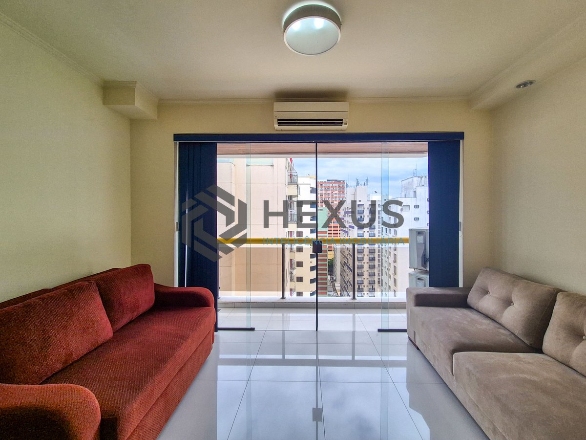 Foto 4 de Apartamento reformado com varanda e lazer nas Pitangueiras, Guarujá