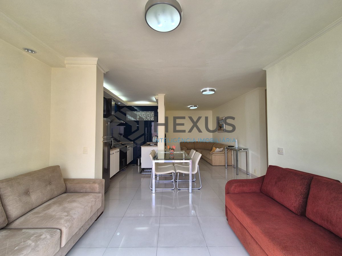 Foto 5 de Apartamento reformado com varanda e lazer nas Pitangueiras, Guarujá