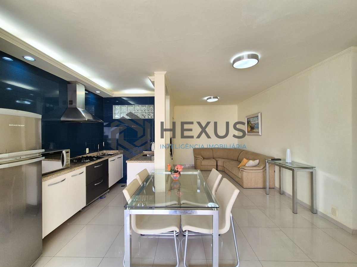 Foto 6 de Apartamento reformado com varanda e lazer nas Pitangueiras, Guarujá