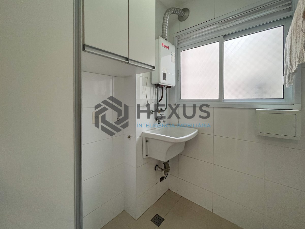 Foto 12 de Apartamento com varanda e lazer na beira mar da Praia das Astúrias, Guarujá
