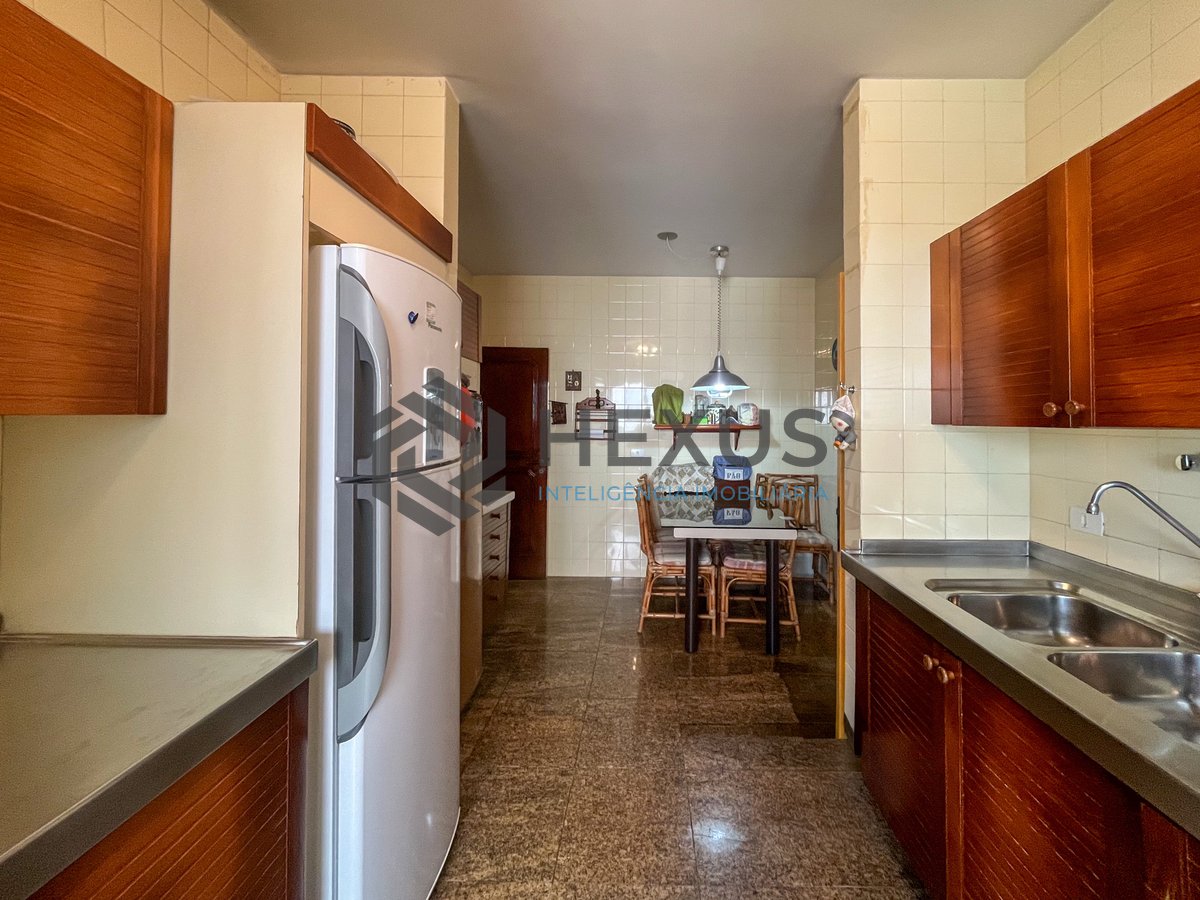 Foto 43 de Apartamento frente mar com varanda vista mar e lazer na Praia das Pitangueiras, Guarujá