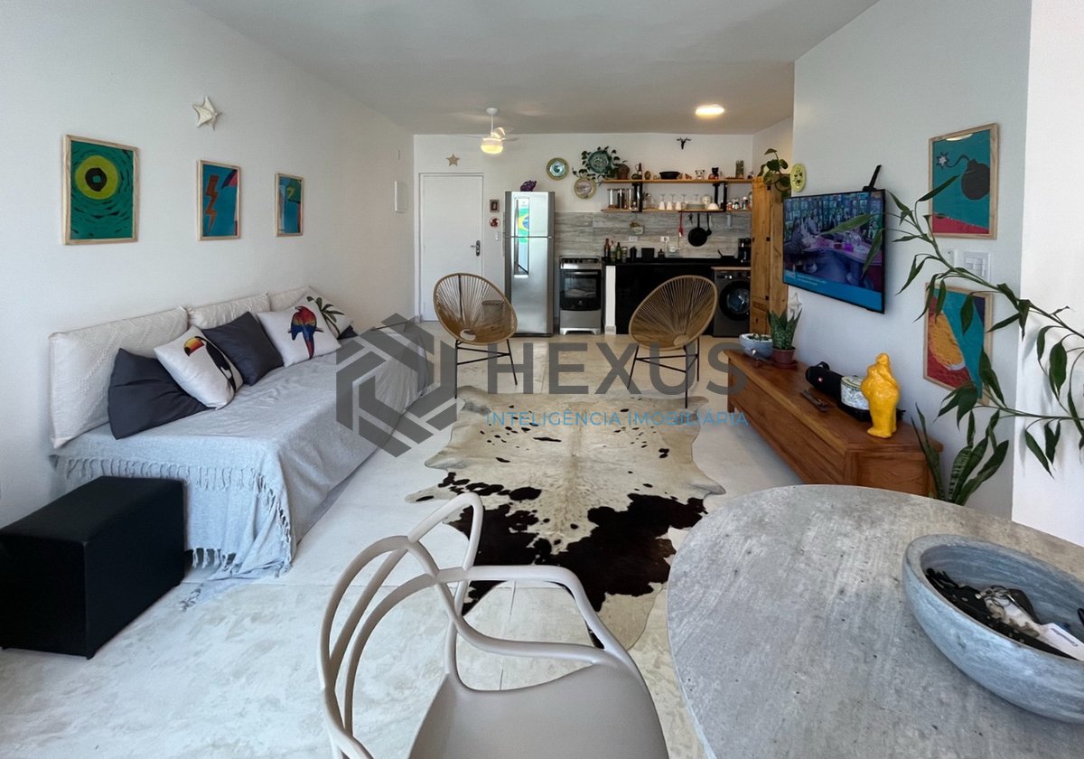Foto 2 de Apartamento com varanda a duas quadras da Praia das Pitangueiras, Guarujá