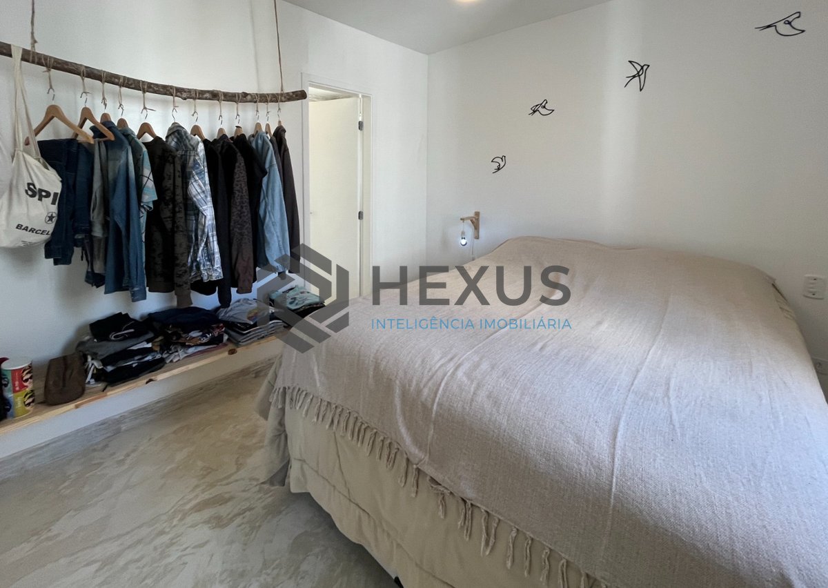 Foto 12 de Apartamento com varanda a duas quadras da Praia das Pitangueiras, Guarujá