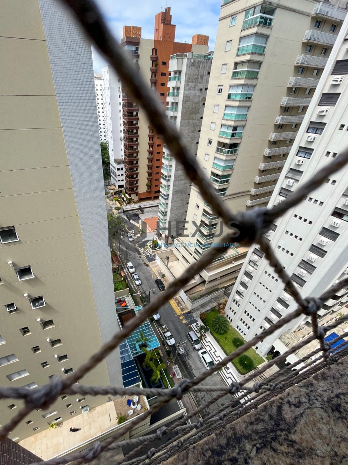 Foto 15 de Apartamento com varanda a duas quadras da Praia das Pitangueiras, Guarujá