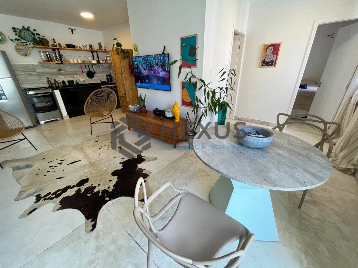 Foto 4 de Apartamento com varanda a duas quadras da Praia das Pitangueiras, Guarujá