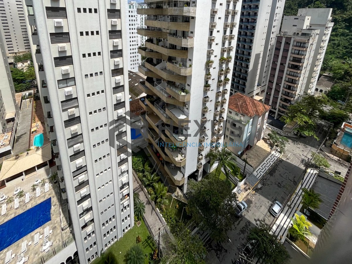 Foto 8 de Apartamento com varanda a duas quadras da Praia das Pitangueiras, Guarujá