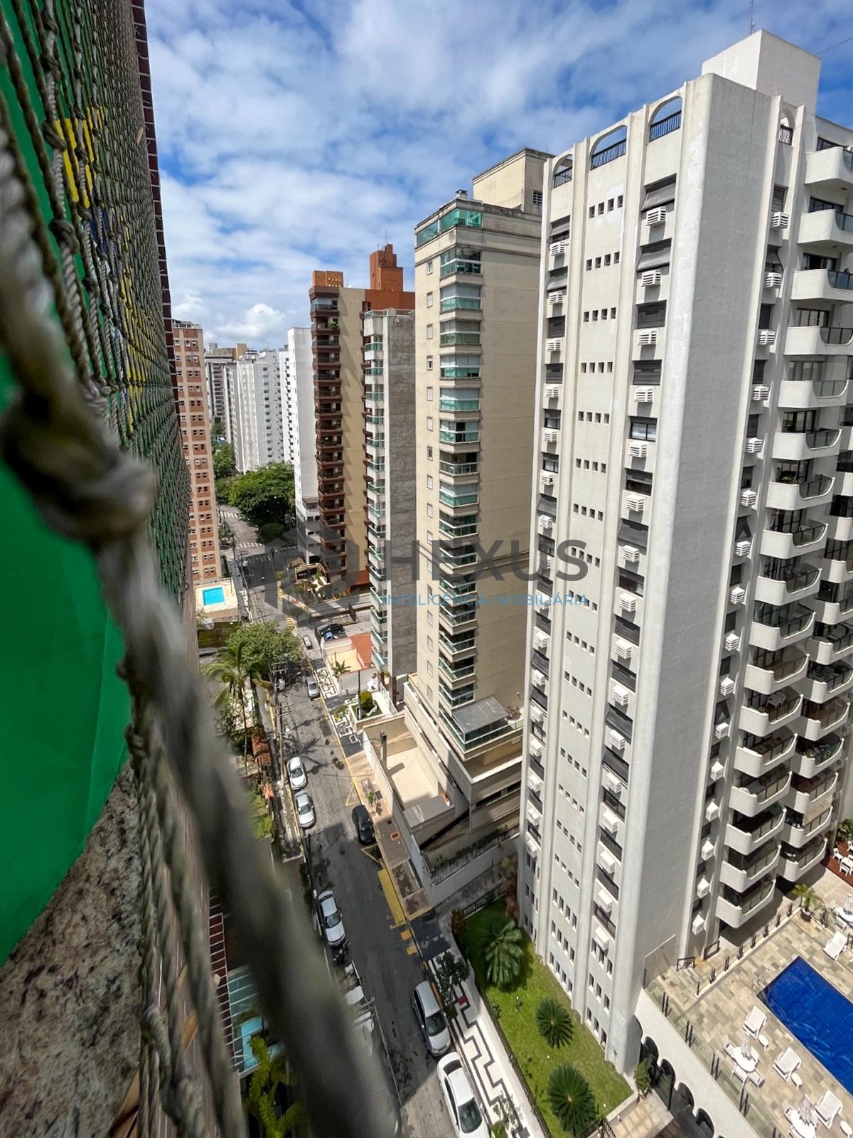 Foto 9 de Apartamento com varanda a duas quadras da Praia das Pitangueiras, Guarujá