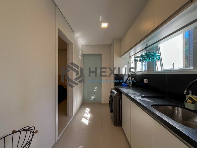 Foto 43 de Apartamento reformado frente mar e lazer na Praia das Pitangueiras, Guarujá