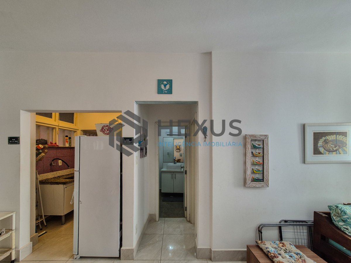 Foto 17 de Apartamento reformado a 1 quadra da praia nas Pitangueiras, Guarujá