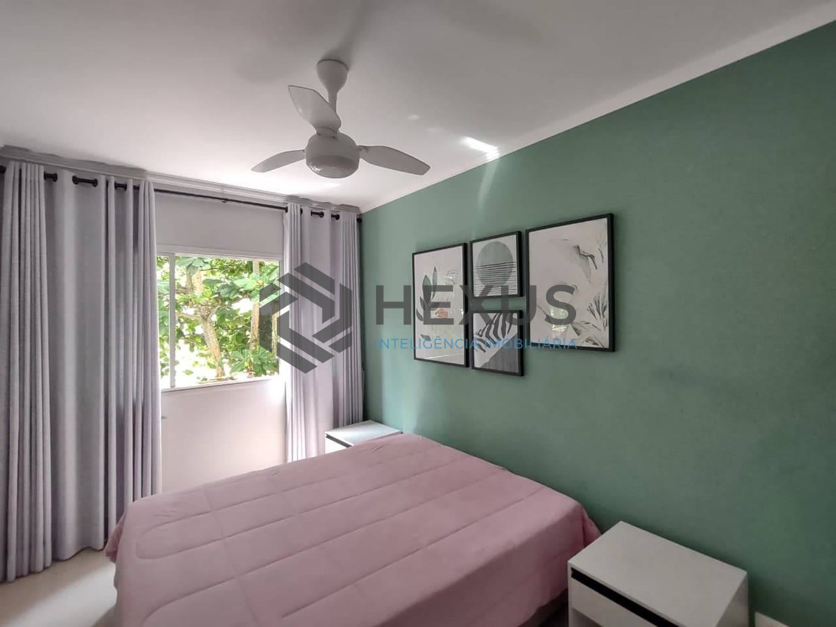Foto 11 de Apartamento reformado com varanda e lazer na Praia da Enseada, Guarujá