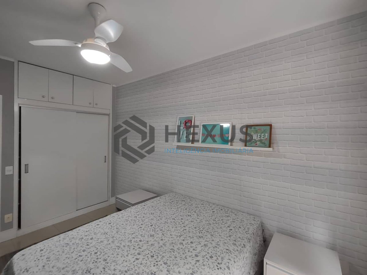 Foto 15 de Apartamento reformado com varanda e lazer na Praia da Enseada, Guarujá