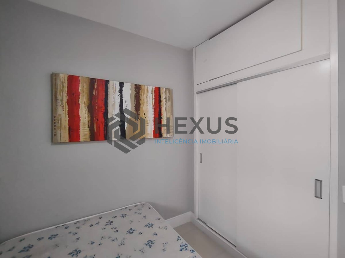 Foto 18 de Apartamento reformado com varanda e lazer na Praia da Enseada, Guarujá