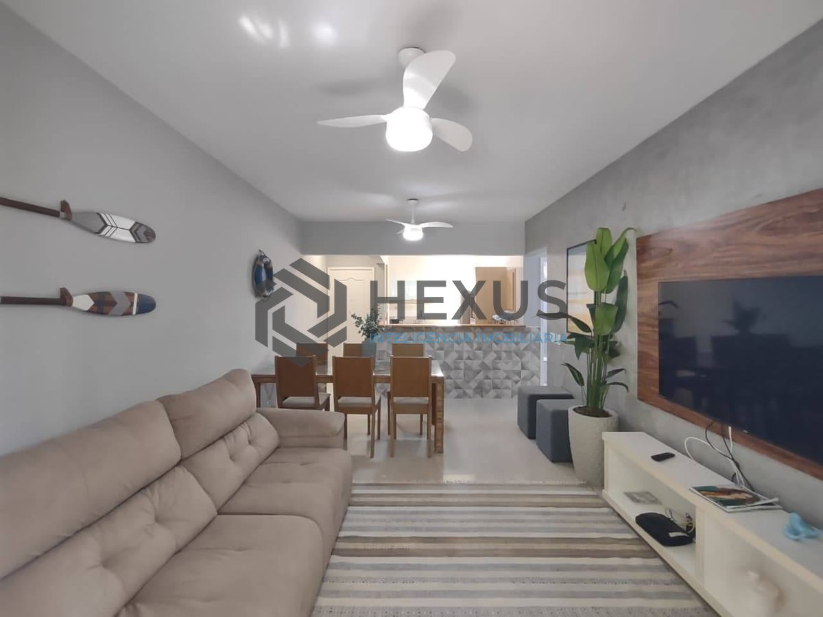 Foto 6 de Apartamento reformado com varanda e lazer na Praia da Enseada, Guarujá