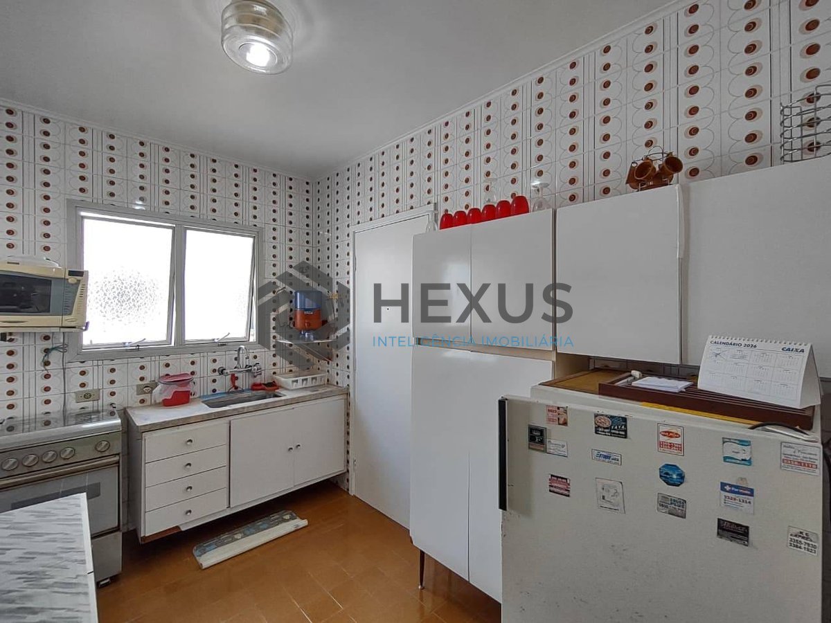Foto 18 de Apartamento com varanda e lazer na Praia da Enseada, Guarujá