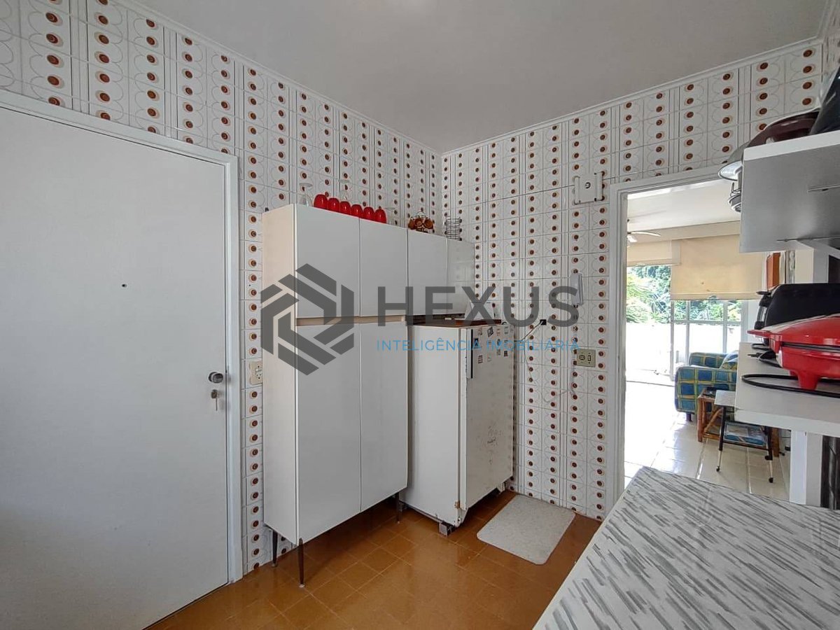 Foto 19 de Apartamento com varanda e lazer na Praia da Enseada, Guarujá