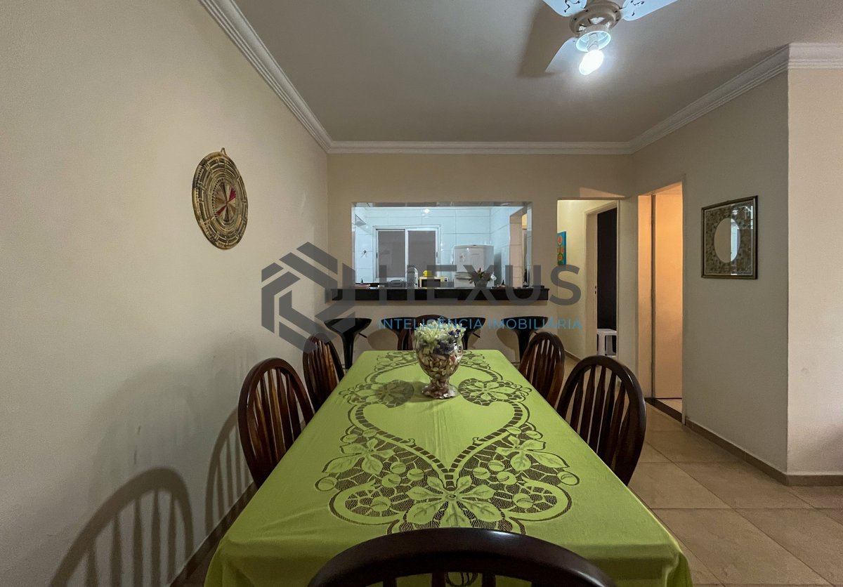 Foto 2 de Apartamento mobiliado com vista livre a uma quadra das Pitangueiras, Guarujá