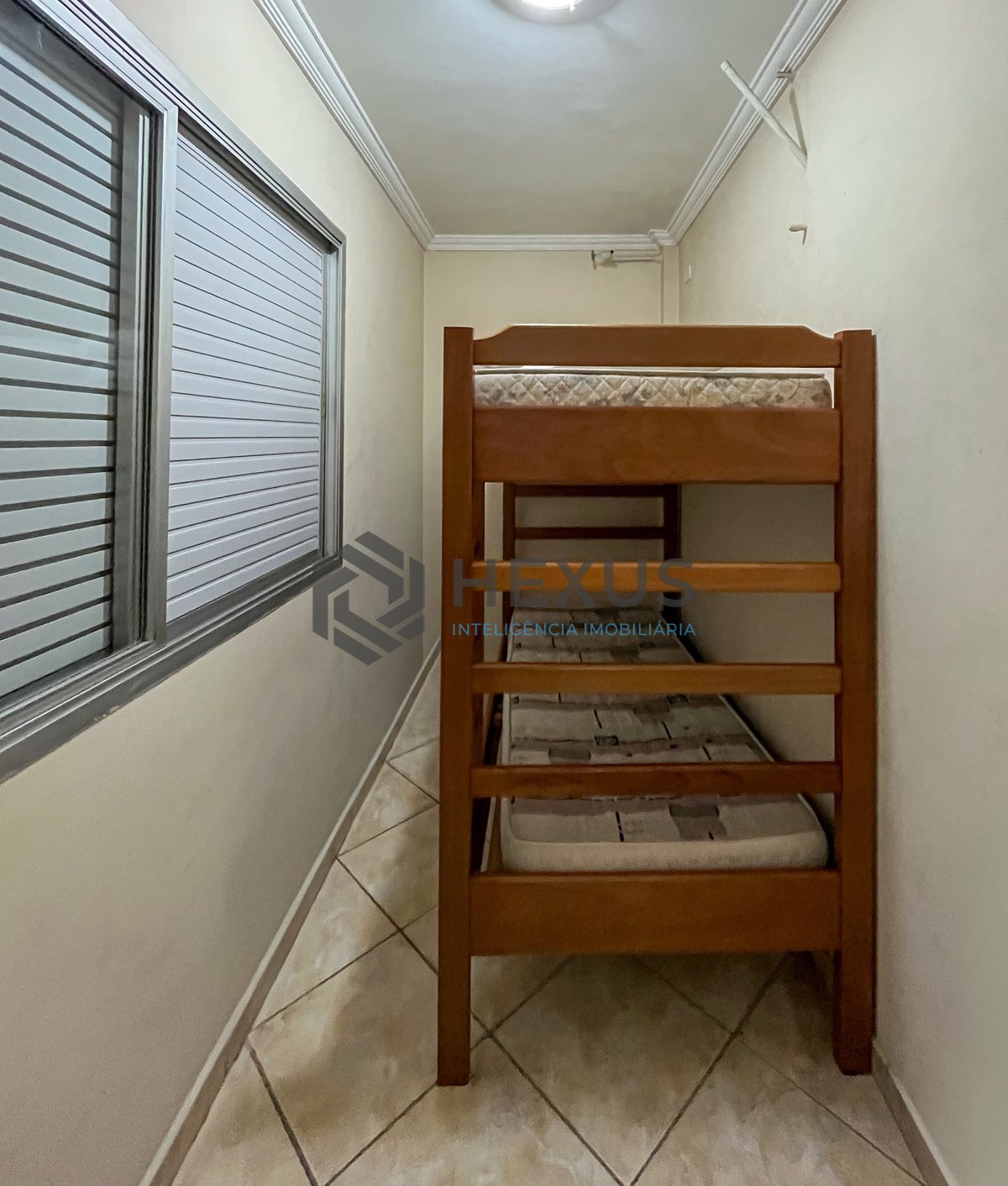 Foto 11 de Apartamento mobiliado com vista livre a uma quadra das Pitangueiras, Guarujá