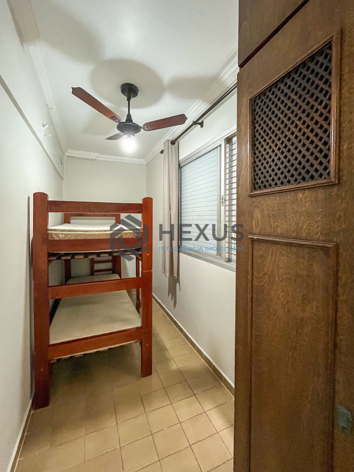 Foto 13 de Apartamento mobiliado com vista livre a uma quadra da Praia das Pitangueiras, Guarujá