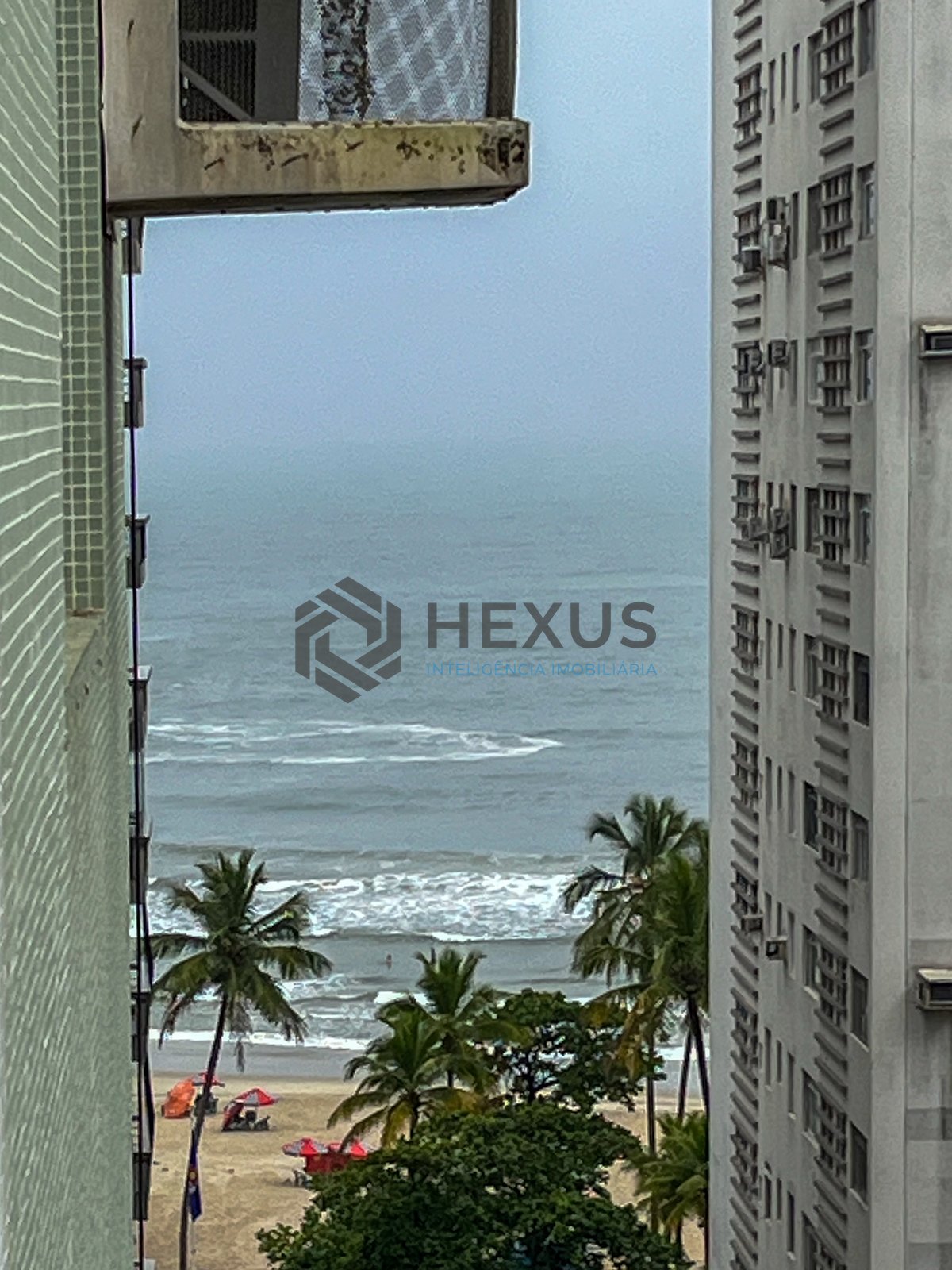 Foto 4 de Apartamento mobiliado com vista livre a uma quadra da Praia das Pitangueiras, Guarujá