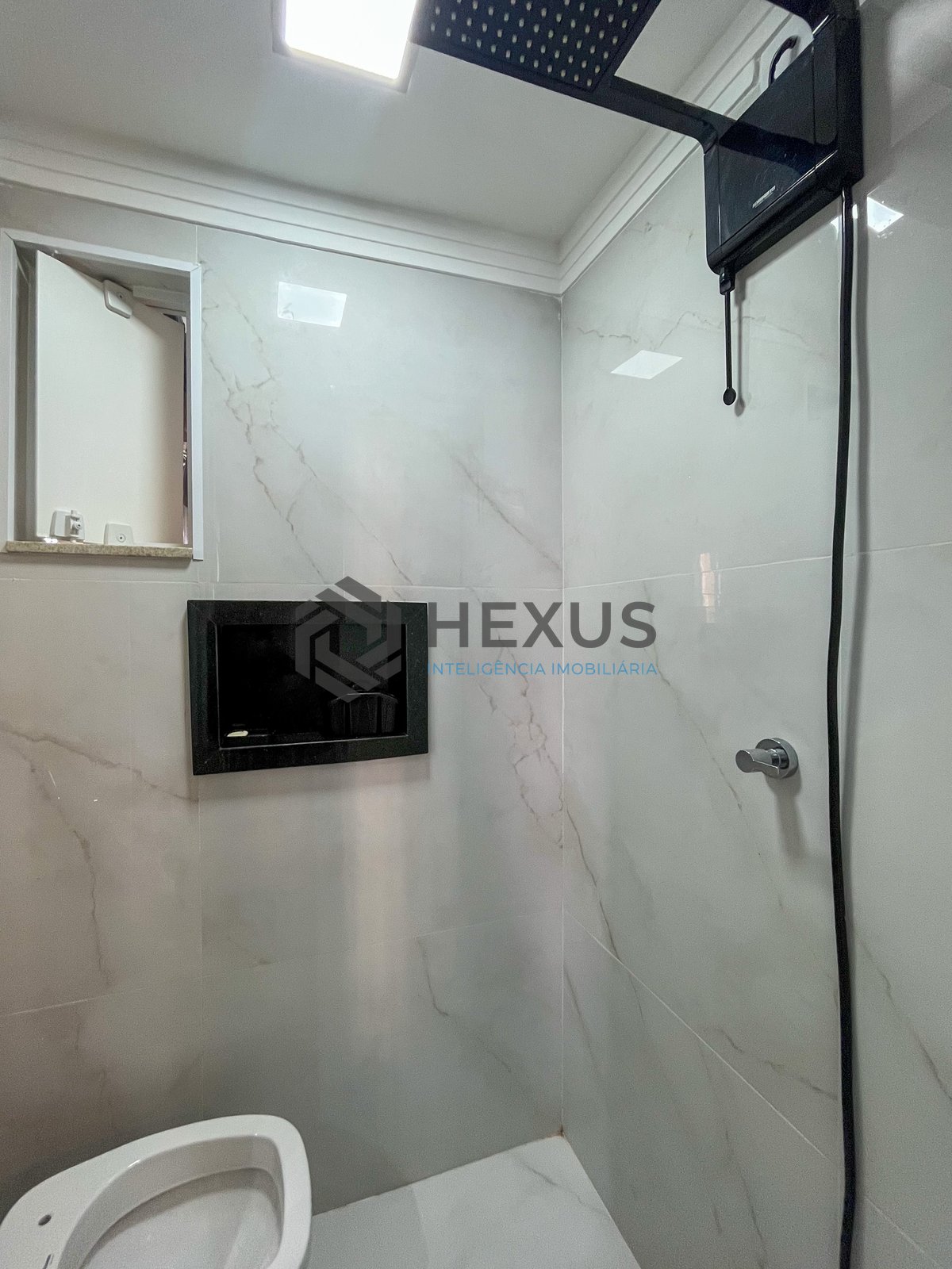 Foto 16 de Apartamento com varanda a 1 quadra da praia nas Pitangueiras, Guarujá