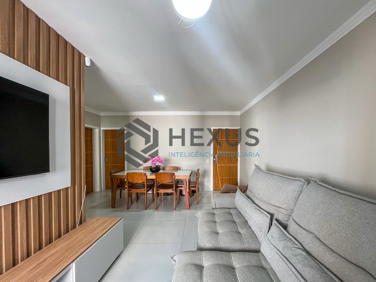 Foto 3 de Apartamento com varanda a 1 quadra da praia nas Pitangueiras, Guarujá