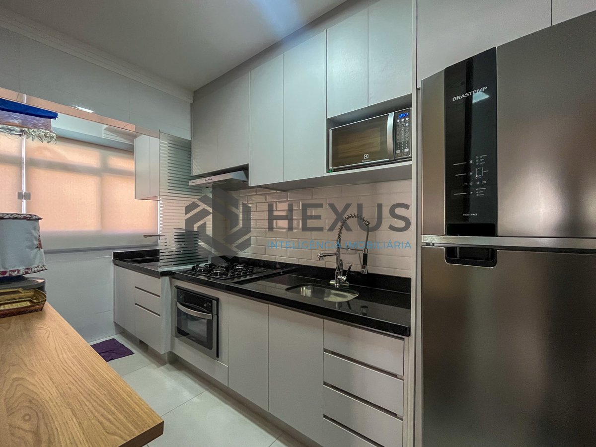 Foto 21 de Apartamento com varanda a 1 quadra da praia nas Pitangueiras, Guarujá