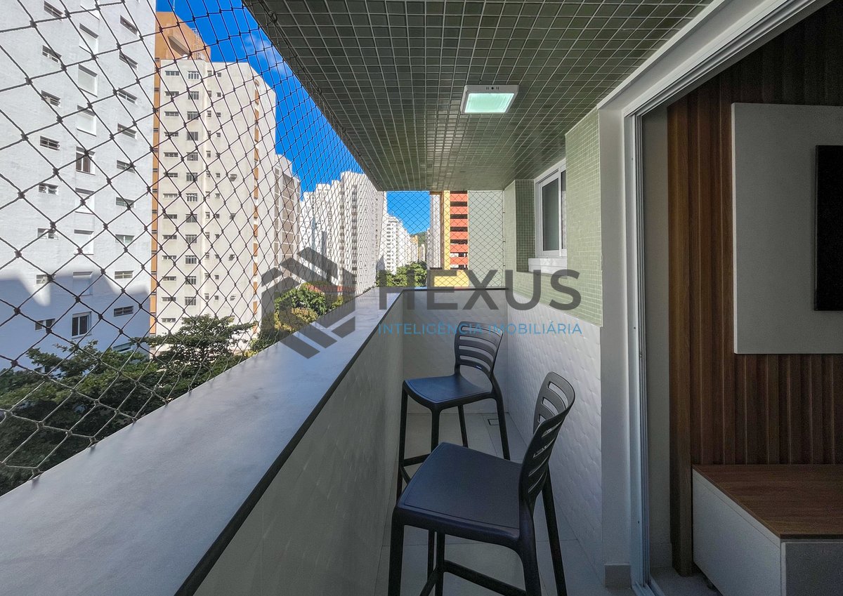 Foto 5 de Apartamento com varanda a 1 quadra da praia nas Pitangueiras, Guarujá