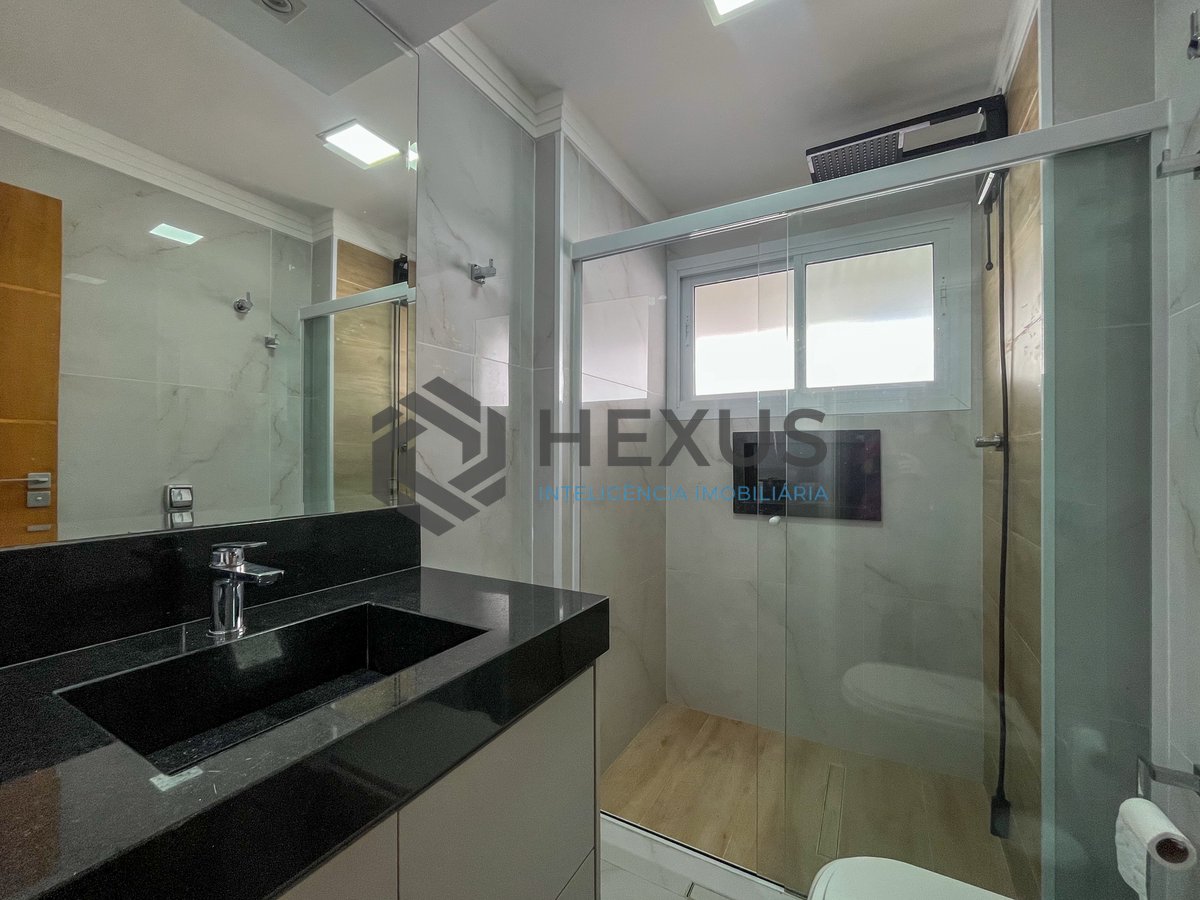 Foto 10 de Apartamento com varanda a 1 quadra da praia nas Pitangueiras, Guarujá