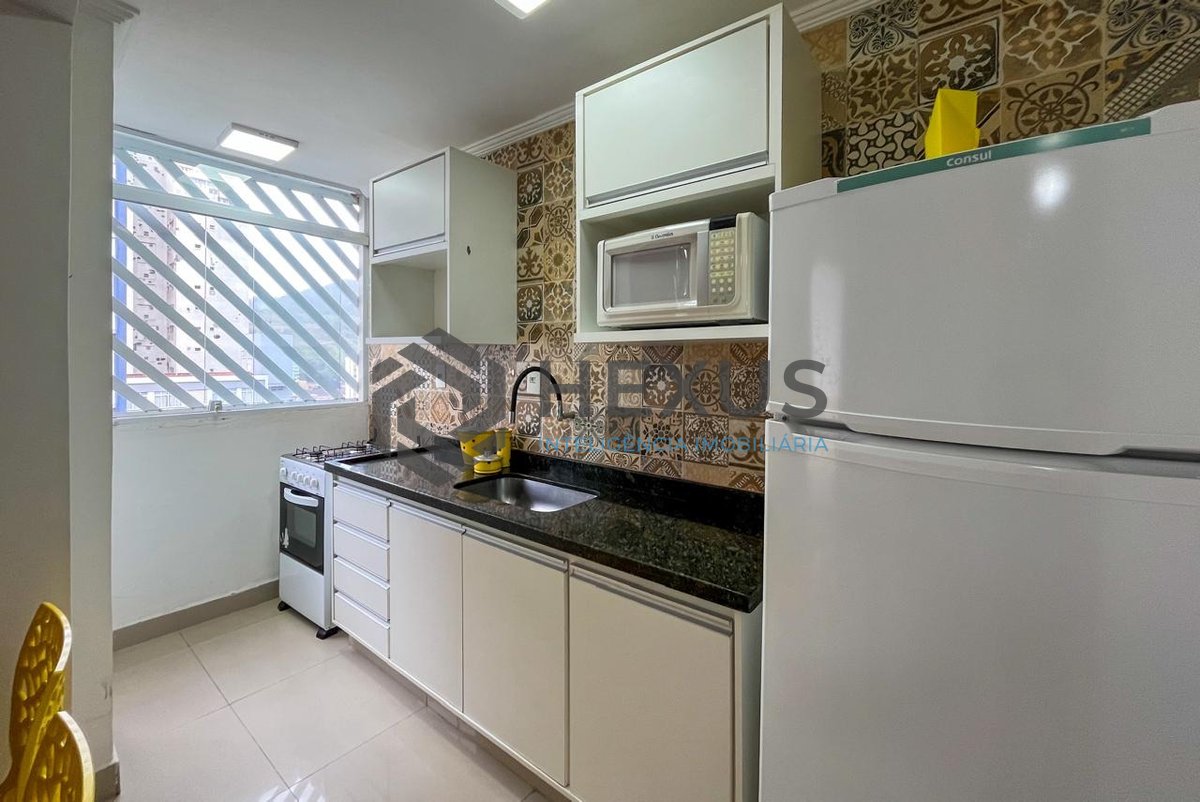Foto 12 de Apartamento com varanda a 1 quadra da praia nas Pitangueiras, Guarujá