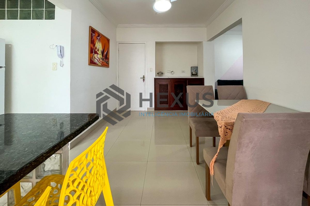 Foto 4 de Apartamento com varanda a 1 quadra da praia nas Pitangueiras, Guarujá