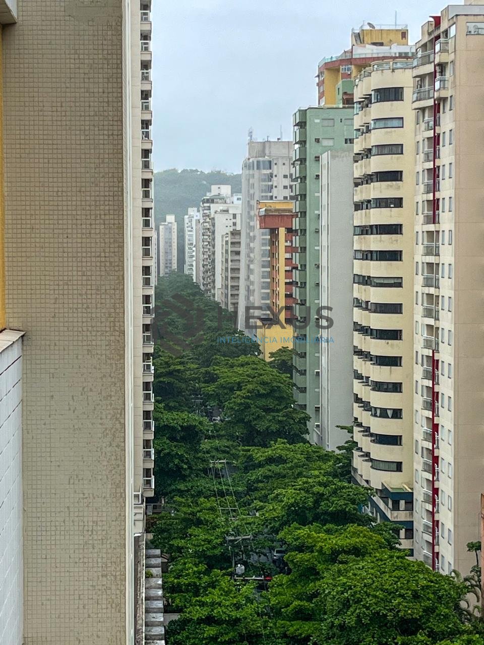 Foto 9 de Apartamento com varanda a 1 quadra da praia nas Pitangueiras, Guarujá