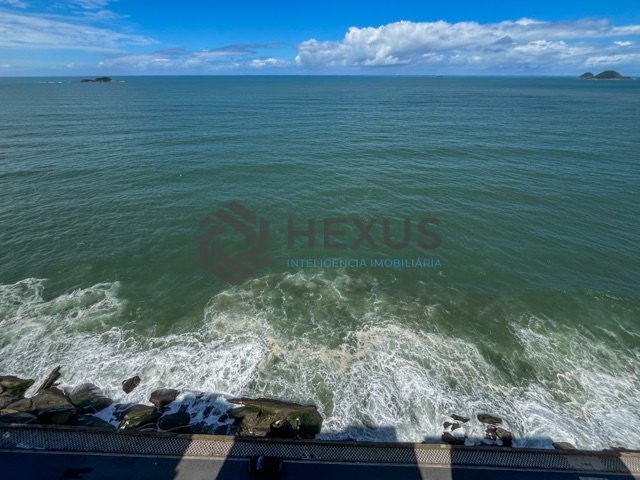 Foto 16 de Apartamento frente mar com varanda vista mar na Praia das Pitangueiras, Guarujá