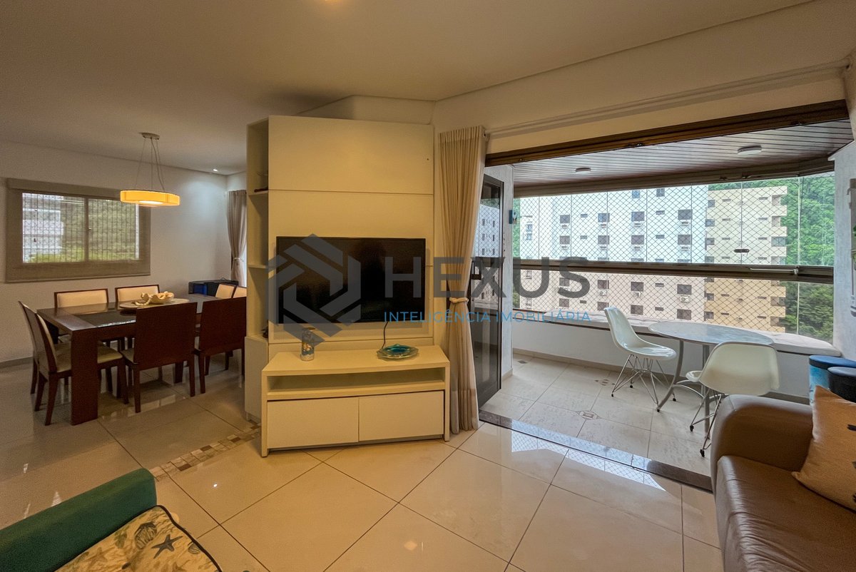 Foto 9 de Apartamento reformado com varanda gourmet vista mar e lazer nas Pitangueiras, Guarujá