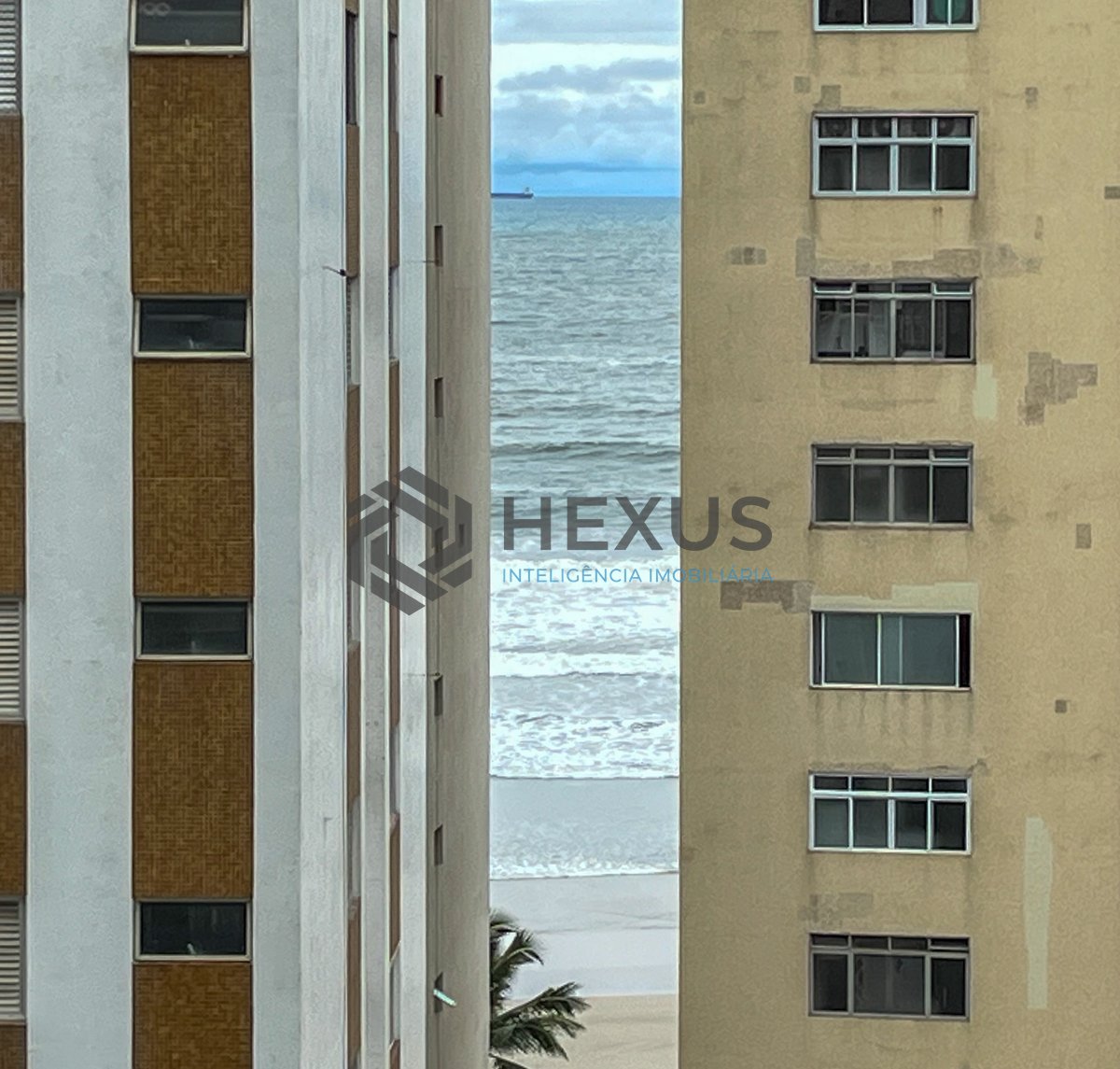Foto 16 de Apartamento com varanda a uma quadra da Praia das Pitangueiras, Guarujá