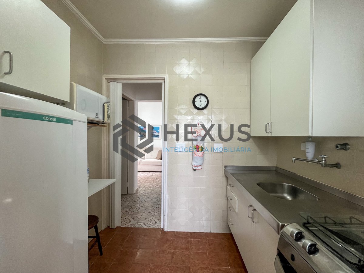 Foto 20 de Apartamento com varanda a uma quadra da Praia das Pitangueiras, Guarujá