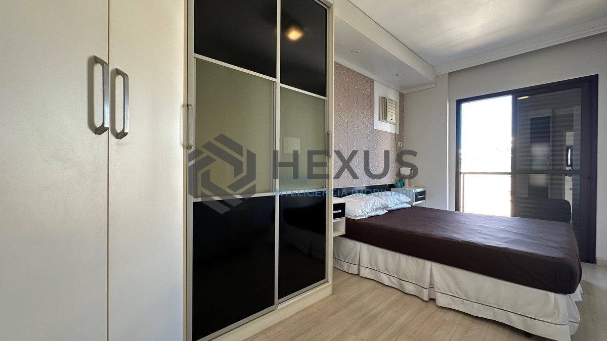 Foto 14 de Apartamento com sacada vista mar e lazer na Praia da Enseada, Guarujá