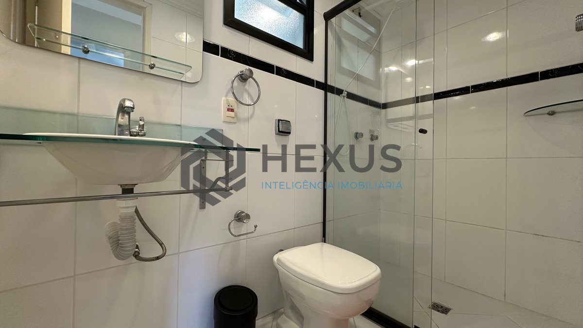 Foto 9 de Apartamento com sacada vista mar e lazer na Praia da Enseada, Guarujá
