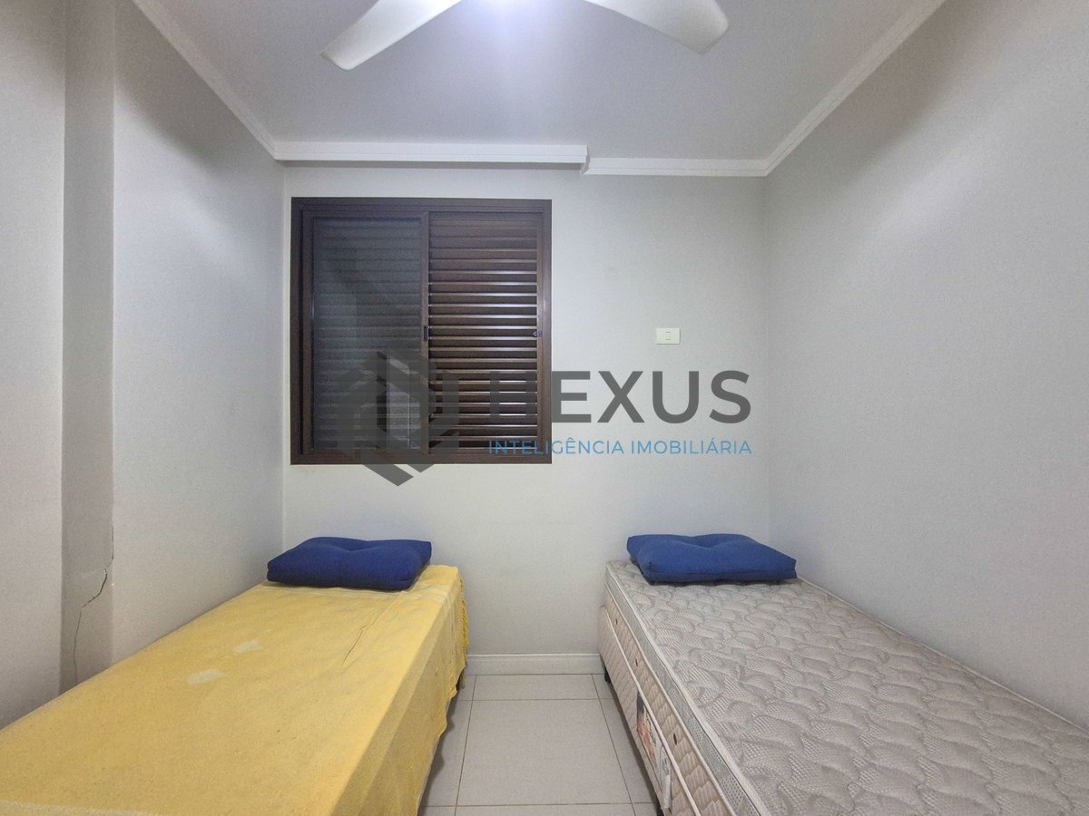 Foto 12 de Apartamento reformado com varanda gourmet na Praia das Pitangueiras, Guarujá